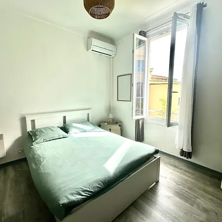 2pieces Au Calme Avec Parking, Proche Centre Et ביוליו-סור-מר