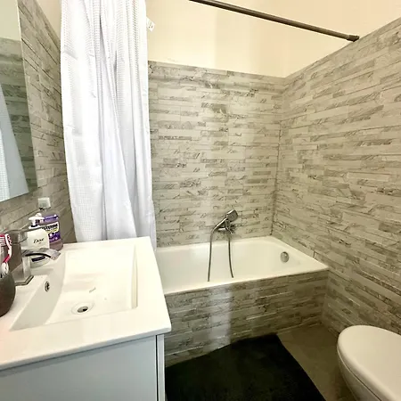 2pieces Au Calme Avec Parking, Proche Centre Et ביוליו-סור-מר
